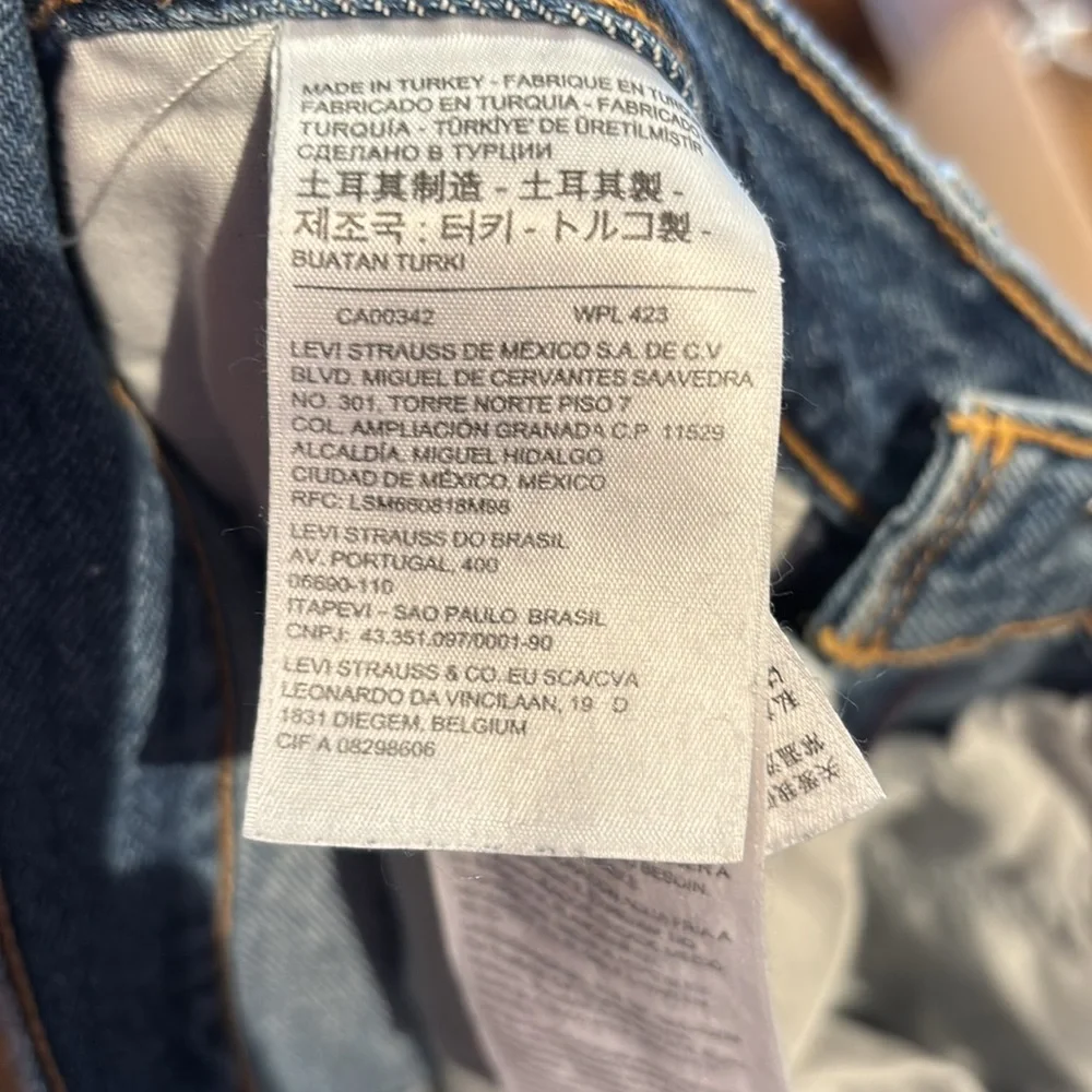 Levi’s High Rise Wide Leg Jean - Picture 9 of 9